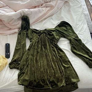 Chic Velvet Dress with Long Sleeves